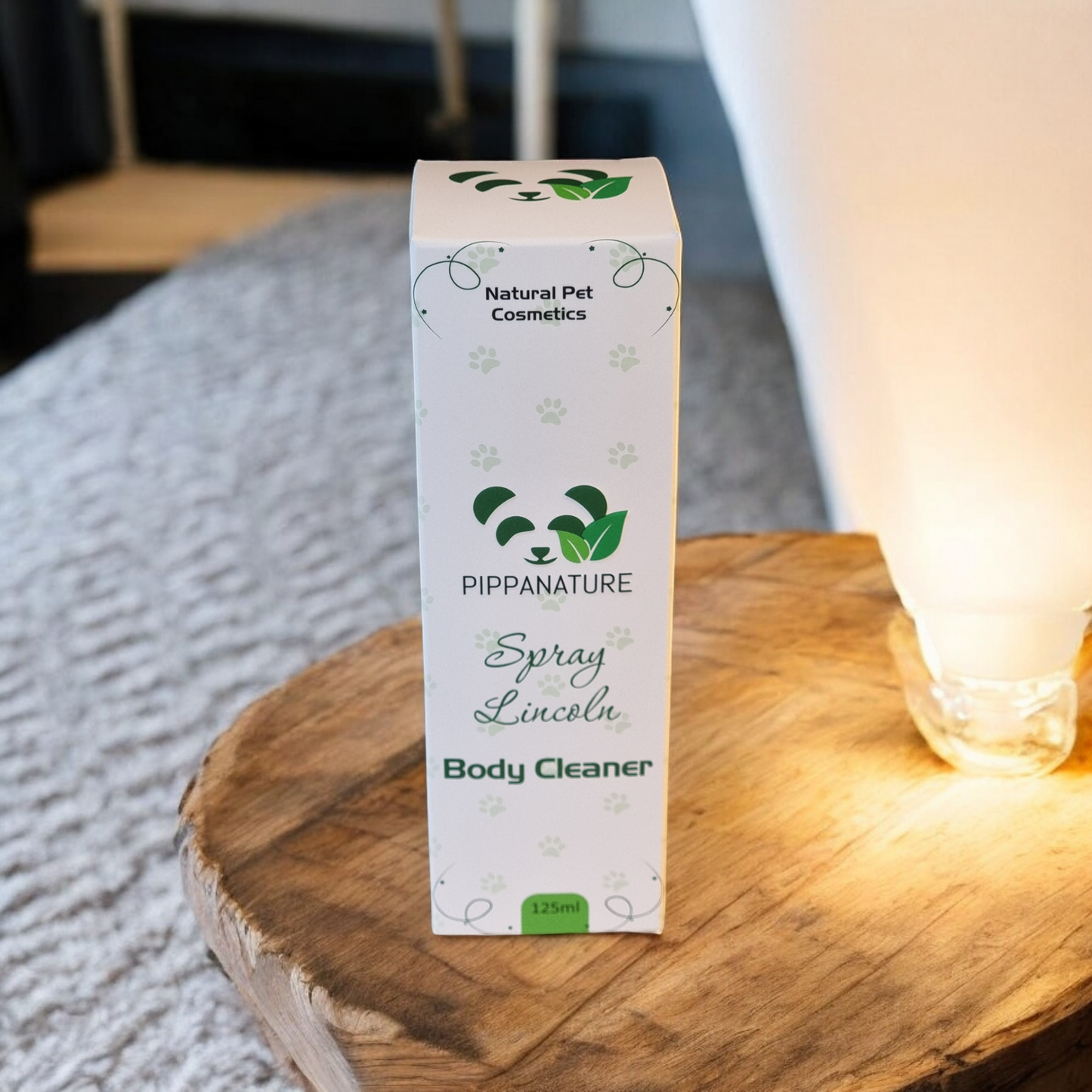 Spray Lincoln being gently applied to a dog’s coat, providing natural care and a soothing effect with eco-friendly ingredients.