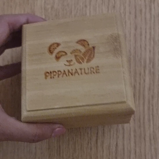 Demonstration of the Bamboo Soap Box by PippaNature, showing how to store and protect solid shampoo bars in an eco-friendly way.